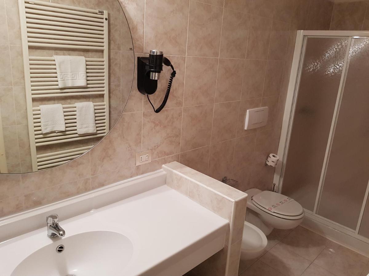 Bastiglia Hotel Le Cardinal מראה חיצוני תמונה
