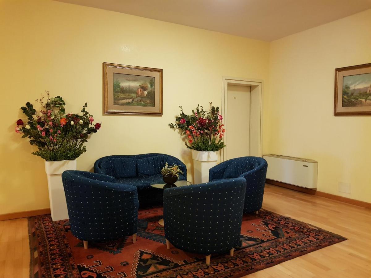 Bastiglia Hotel Le Cardinal מראה חיצוני תמונה