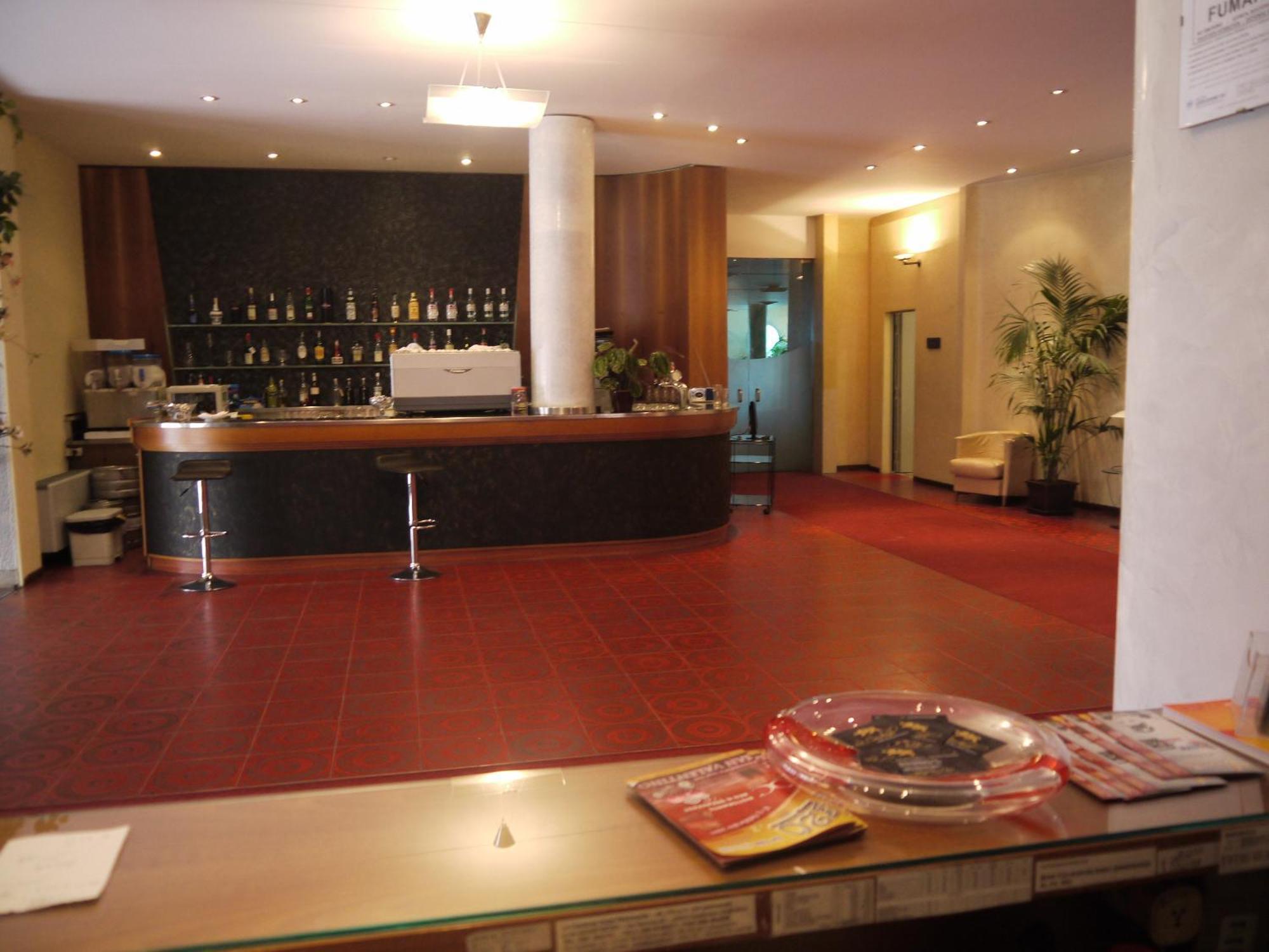 Bastiglia Hotel Le Cardinal מראה חיצוני תמונה